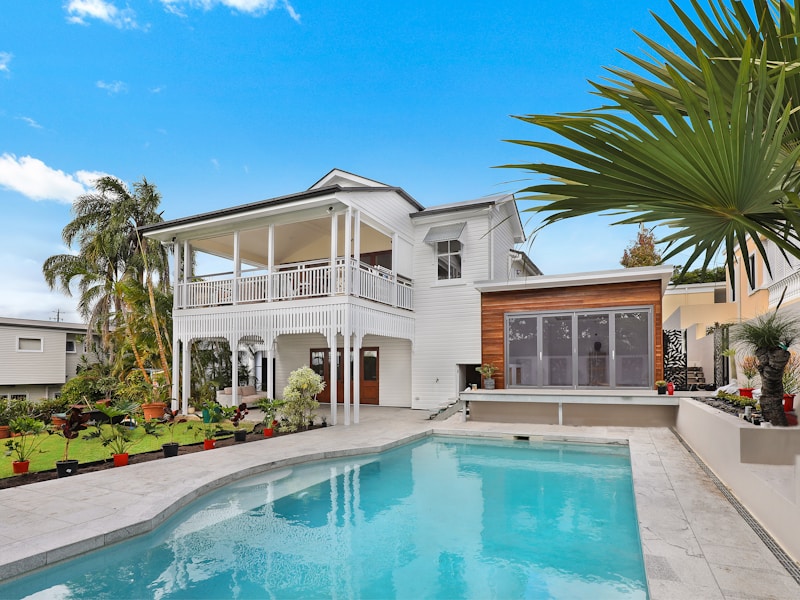 Modern Lakeside Villa
